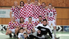 Kanci zatím suverénně vládnou